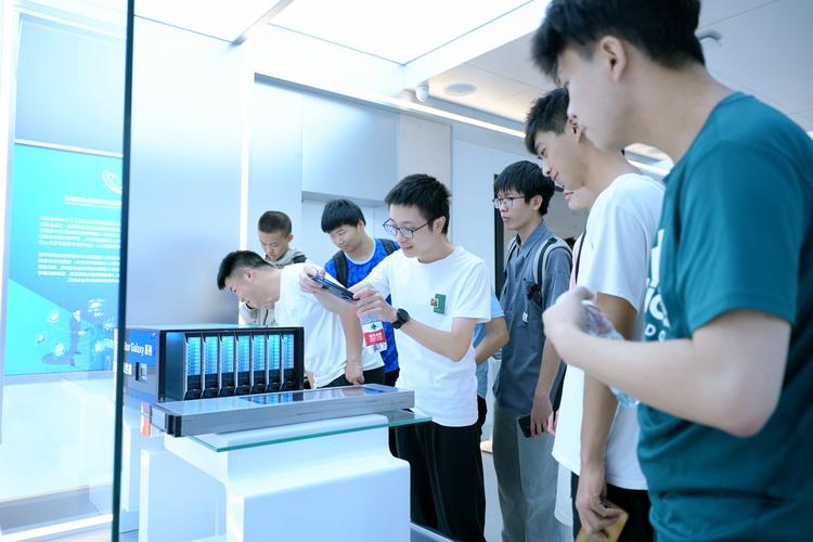 電子科技大學(xué)集成電路科學(xué)與工程學(xué)院生產(chǎn)實(shí)習(xí)開班儀式成功舉行